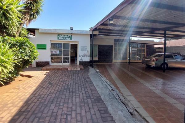 This property with business rights is situated on main routes in the town business centre. Huge potential.
    
It offers living ...