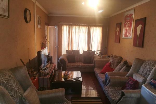 Another exclusive sole mandate!!!!

This home offers a Main House and Six Separate Flatlets, with a monthly income of R9500.00.
The ...