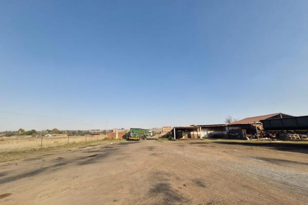 This land has a lot to offer!

The land borders the R555 and has great visibility. This land also borders the Olifants river.

The ...