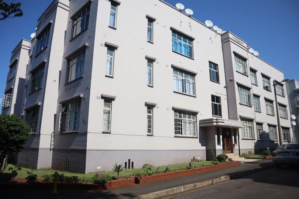 Exciting Opportunity: Vibrant 2-Bedroom Flat in Bulwer, Durban!
Step into the heart of Bulwer, Durban, and discover a 2-bedroom flat ...