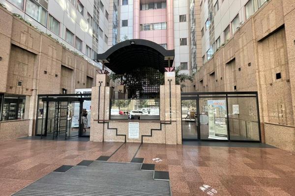 Nestled in a peaceful location of Johannesburg CBD, this unit offers good space and sound security.
Comprising of an open planned ...