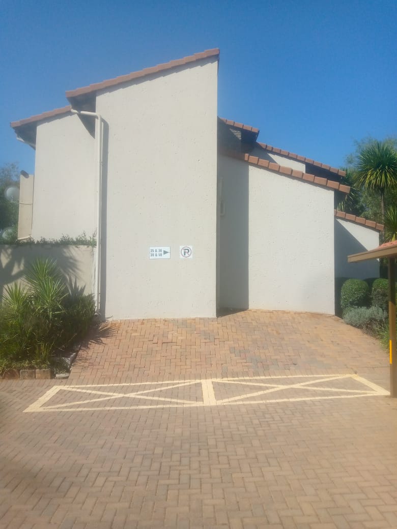 2 Bedroom House to rent in Bedfordview P24114433061