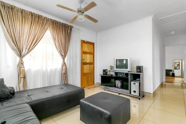 NEAT &amp; TIDY STANDALONE HOME 

A great family home  ready to rent out 

Spacious open ...