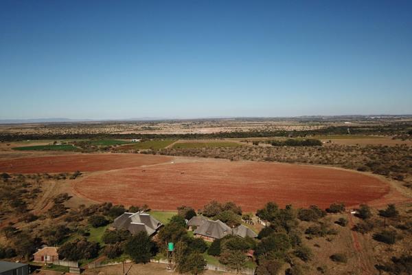 CROP FARM CLOSE TO TOWN

This 300 ha farm is an opportunity that does not come along very often so close to town.

The property ...