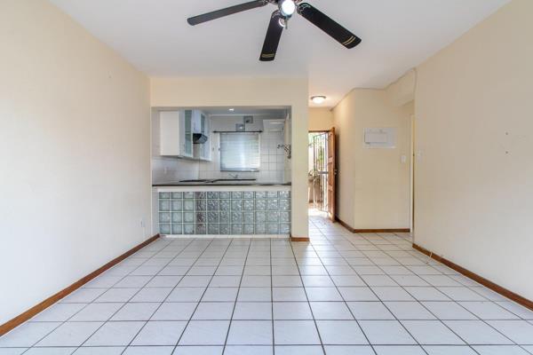 This neat and modern unit consists of open plan Lounge, kitchen with built-in cupboards ...