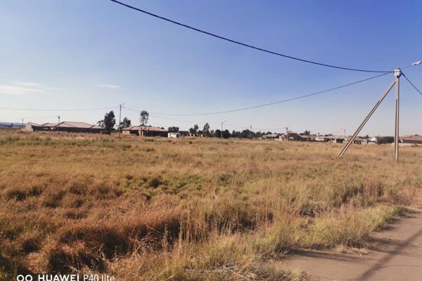 This vacant land is perfectly situated to start building that dream home you were waiting for.

Electricity and water services are ...