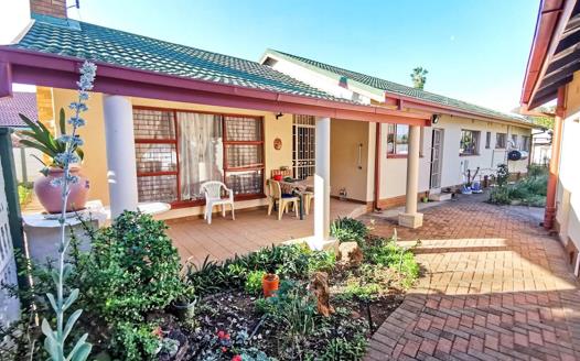 3 Bedroom House for sale in Stilfontein Ext 4