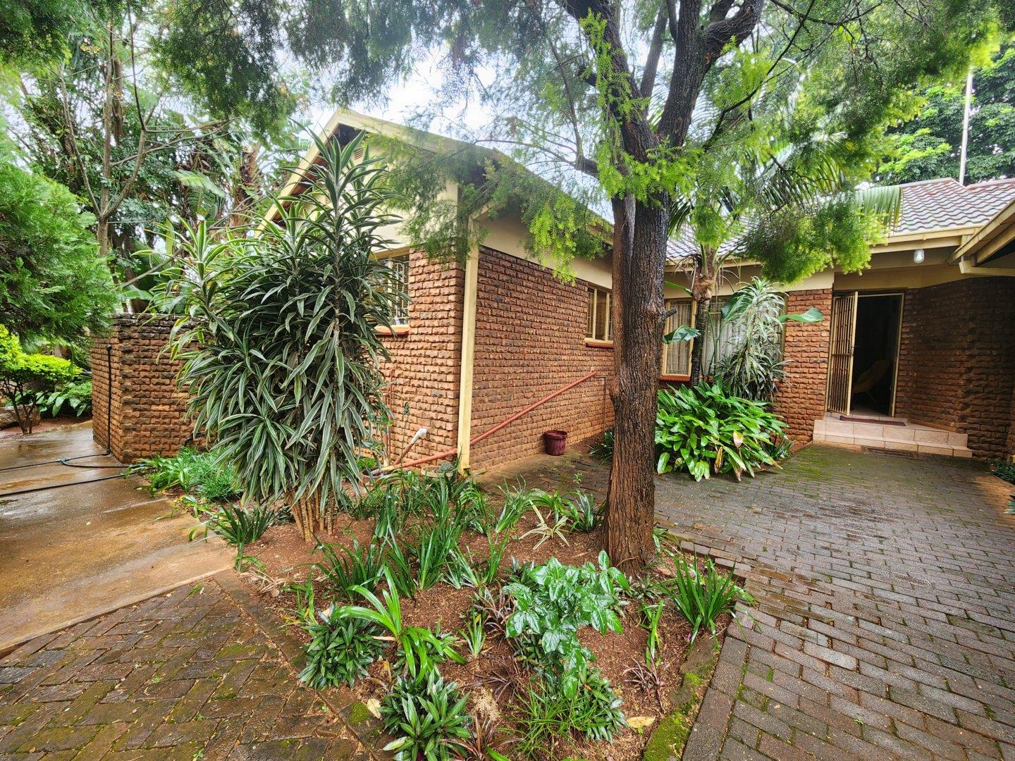 3 Bedroom House for sale in Louis Trichardt - P24-114436483