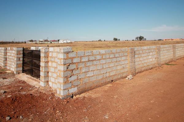 SOLE MANDATE - Vacant stand - have wall all around with 2 Gates it is zoned for Agricultural but earmarked for Light Industrial. 
Only ...