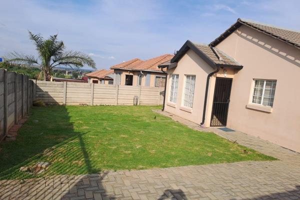 3 Bedroom House for Sale in Olievenhoutbosch
3 Bedroom Stand alone house located in a secured boom gated area.

3 Bedrooms

2 ...