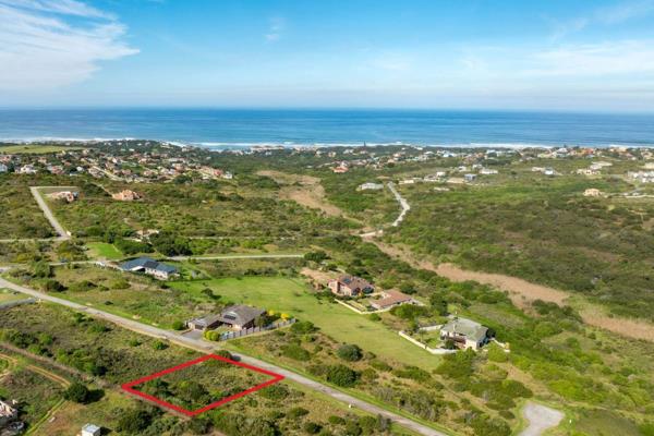 Build your dream home on this well-sized stand in the secure, gated Umdoni Downs Estate. ...