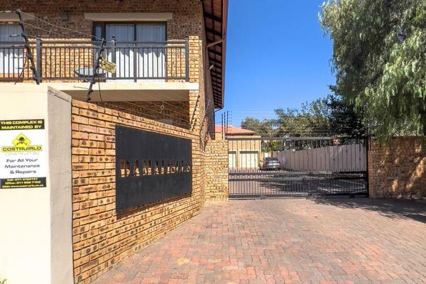 Situated on the first floor, this corner unit includes a large balcony that extends the living space, perfect for enjoying hot summer evenings. Located in a secure, boomed-off area, this townhouse is ideal for a young couple with small children, especially given its proximity ...