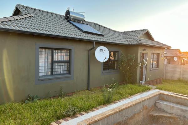 Three bedroom house for sale in the new development Royal Cradle Krugersdorp



This ...