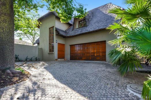 2 Bedroom House for sale in Douglasdale