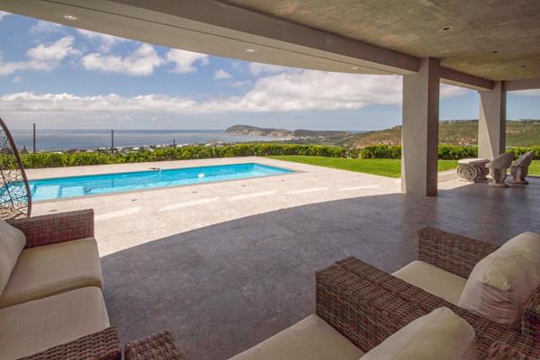 Robberg ridge villa   
situated in the secure robberg ridge estate, an upmarket, modern, well furnished spacious villa, 3 spacious ...