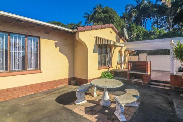 Ideally located  within easy access to local schools, shopping centers, major freeways - this cosy and affordable simplex offers the ...