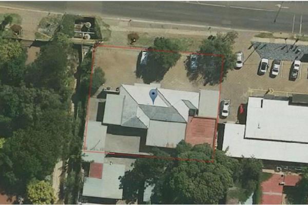 Excellent opportunity for development in Lynnwood Road.  Good location in terms of University of Pretoria, main roads, highways and all ...