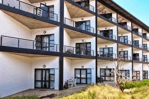 Perfectly situated in the heart of Maboneng Precinct. 

This bachelor flat offers a ...