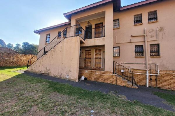 2-Bedroom First Floor Unit for Sale in Grobler Park
Property Overview: Experience comfortable living in this well-maintained 2-bedroom ...