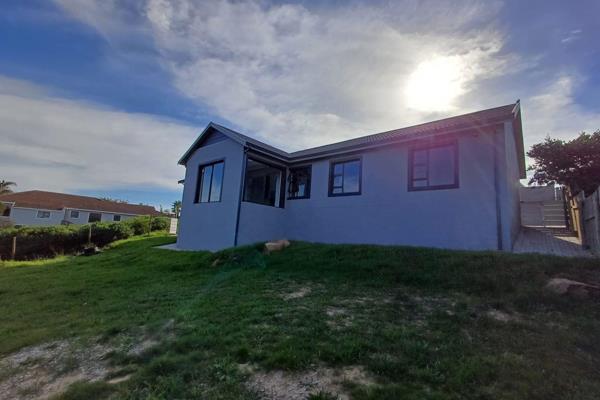 Move into this newly built house on a large vacant stand bordering on a green belt in Noorsekloof.
This well-designed home is situated ...