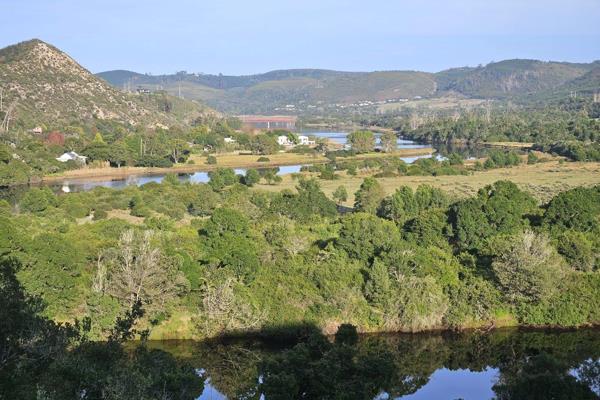 Nestled in indigenous bush and built on the upper bank of the Knysna River this stunning ...