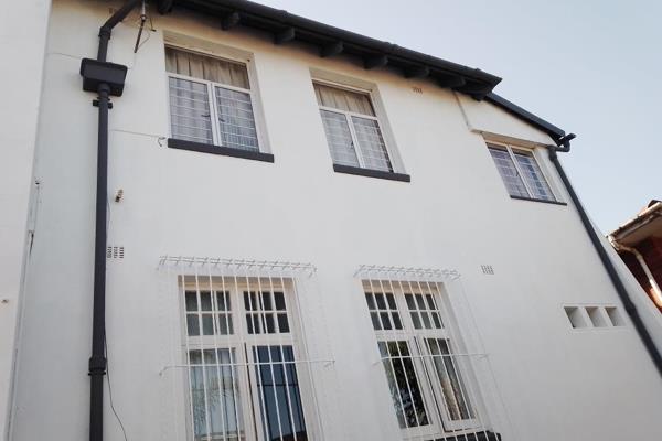 Propertycoza welcomes you to this spacious well located 3 Bedroom, 2 Bathroom apartment ...