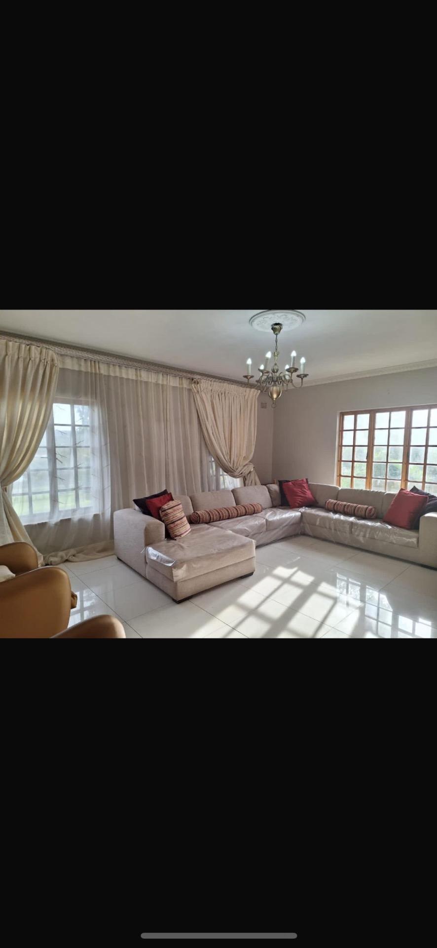 5 Bedroom House to rent in Kenridge Heights De Villiers Avenue P24