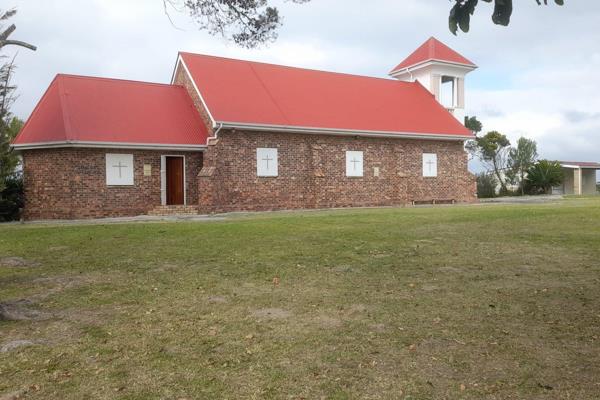 ID Properties is excited to present this lovely church being sold in Brackfontein, Kwelera. 

Perched up on the hill it has a ...