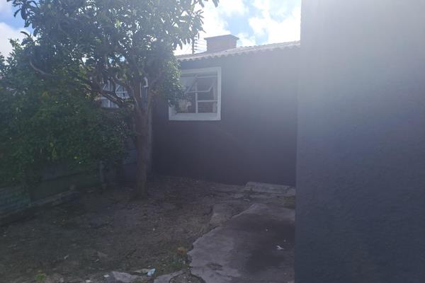 We are pleased to present a three-bedroom home on a large erf in Manenberg.
This is for you if you want to transform your house into ...