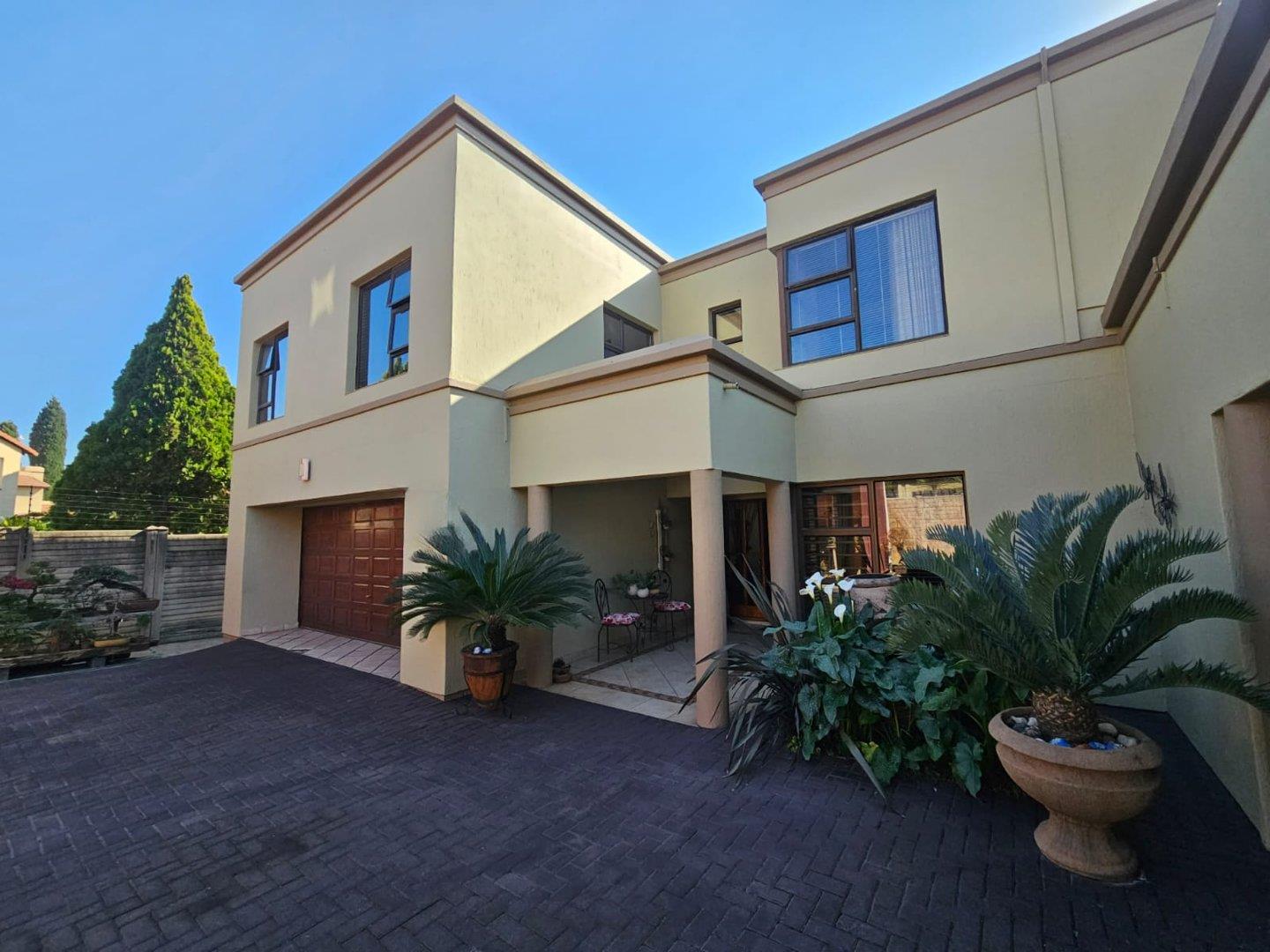 5 Bedroom House for sale in Vaalpark - P24-114445906