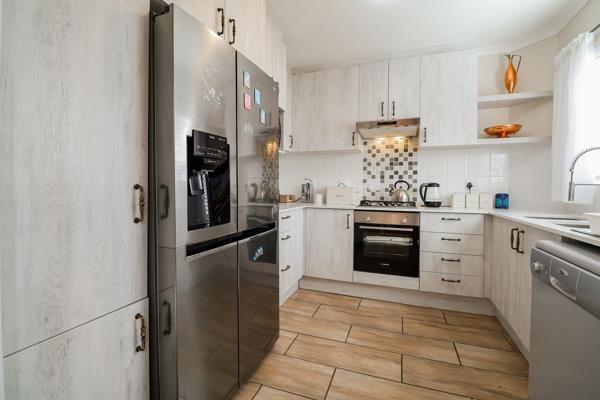 TRI-MANDATE

This renovated and partially furnished triplex townhouse offers beautiful ...