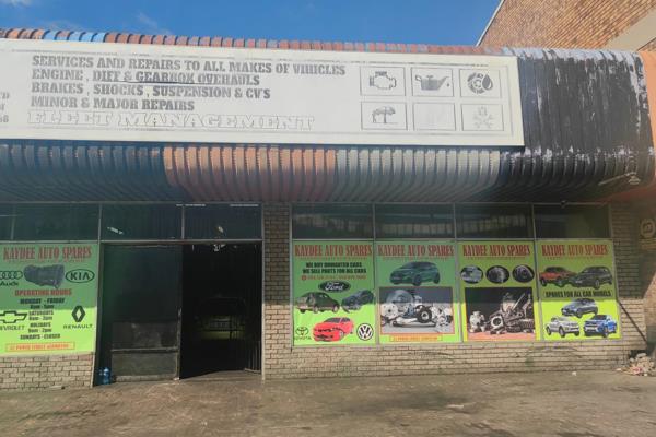 Well positioned Car  workshop for sale in a very busy street in Germiston
Fully Tenanted with substantial monthly income  
Office ...