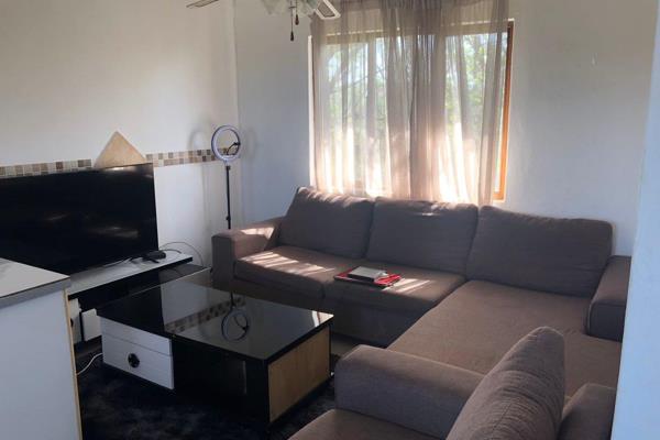 Real estate services presents this neat one bedroom apartment perfect as a starter home or investment property.

The apartment ...