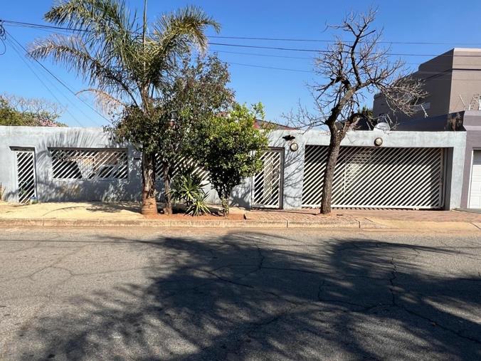 3 Bedroom House for Sale in Mayfair West