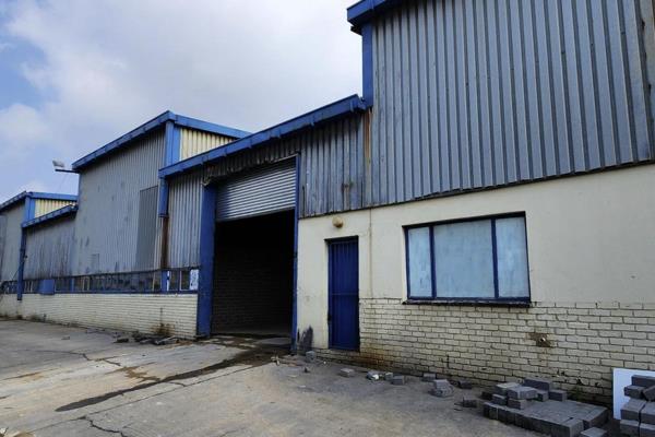 Currently undergoing complete renovations, this 550m2 warehouse is located within the ...