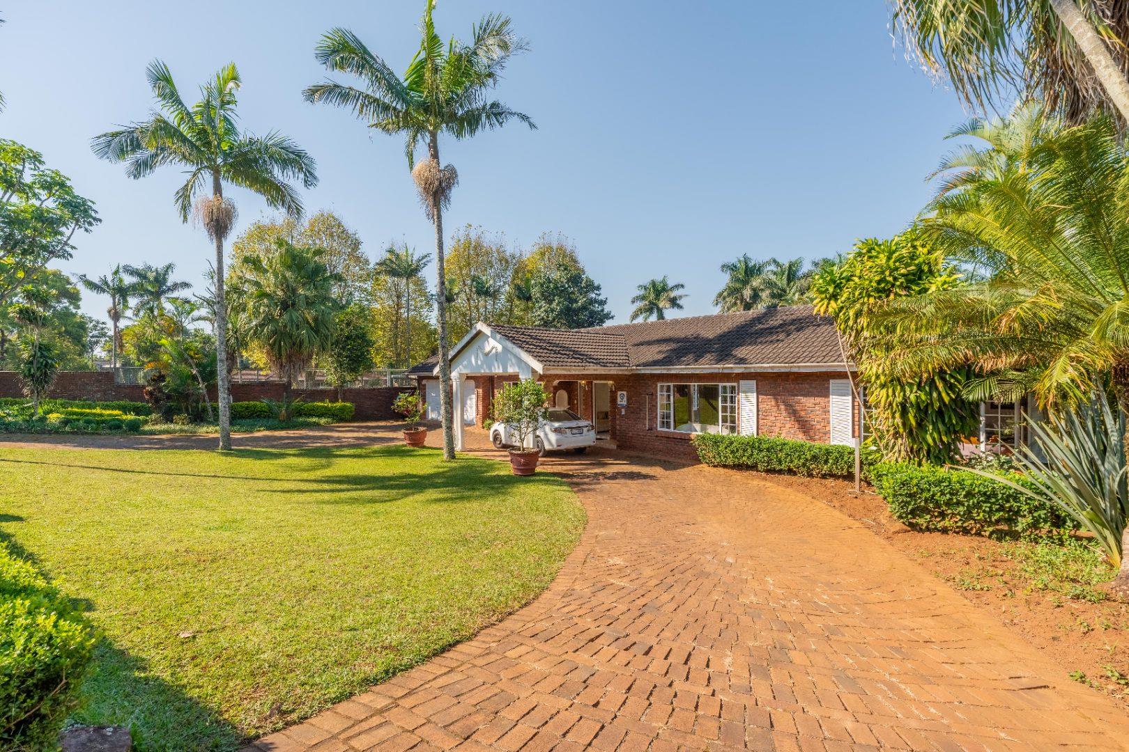 7 Bedroom House for sale in Hillcrest Central 16 Nkutu Road P24