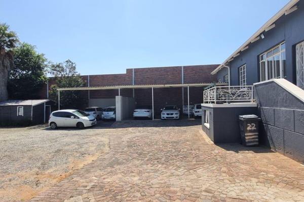 Immaculate vehicle show stand and office available for rent in Krugersdorp with Main ...