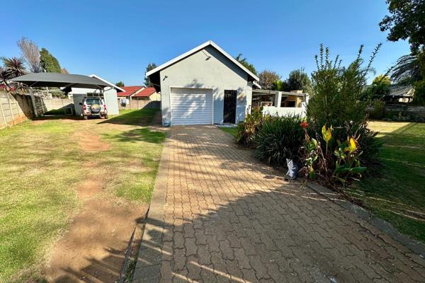 This 4 Bedroom Home in a sought out area of Dal Fouche and offers you space and an option of a bachelor pad.  It is nested on a 923 ...