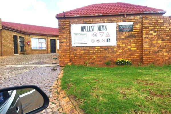 Property For Sale In Vosloorus Ext 16.

Beautiful 1 fitted bedroom family house with a modern kitchen built-in kitchen unit with ...