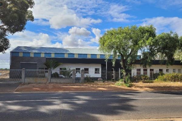 This industrial property is on two Erf&#39;s, measuring approximately 4860sqm.
4 x ...