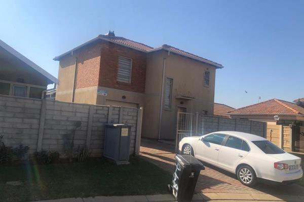 4 bedroom with built-in cupboards up for sale in leopard rest

4 Bedrooms with BIC ensuit with shower 
Lounge 

Kitchen with BIC ...