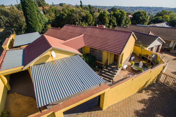 Owner Asking R 1 695 000
Only Considering Offers above R 1 595 000
Welcome to this magnificent family home, a perfect blend of modern ...