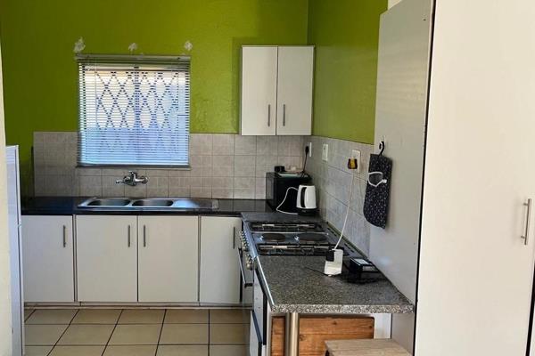 Spacious ground floor flat situated in a quiet area...
Consists of 2 bedrooms, 1 bathroom, open plan kitchen and lounge area...
Single ...