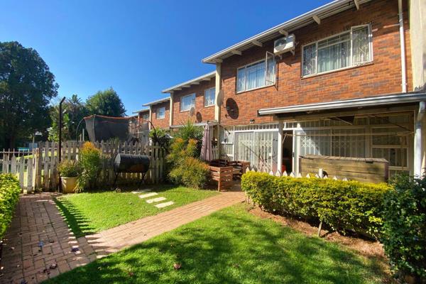 Ideal for young families, this renovated townhouse offers a full home inside a secure complex:

•	Upstairs: 3 bedrooms, 2 bathrooms ...