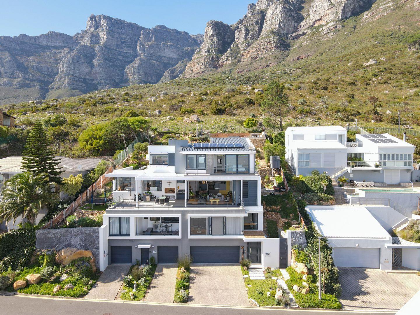 6 Bedroom House for sale in Camps Bay - P24-114450715