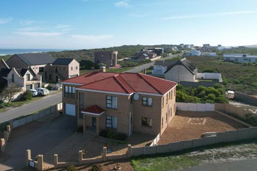 4 Bedroom House for sale in Agulhas