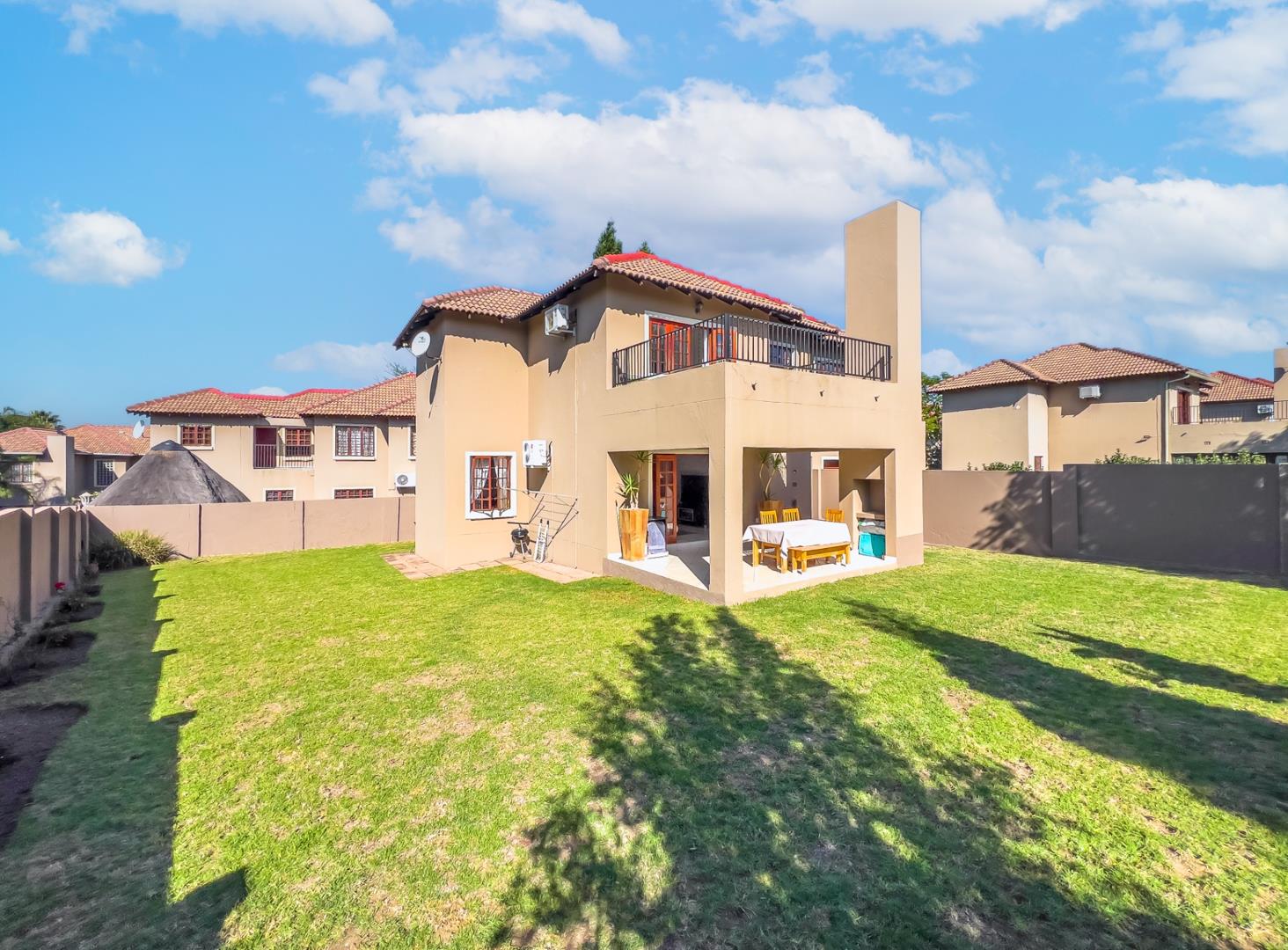 4 Bedroom House for sale in Fourways - P24-114451179