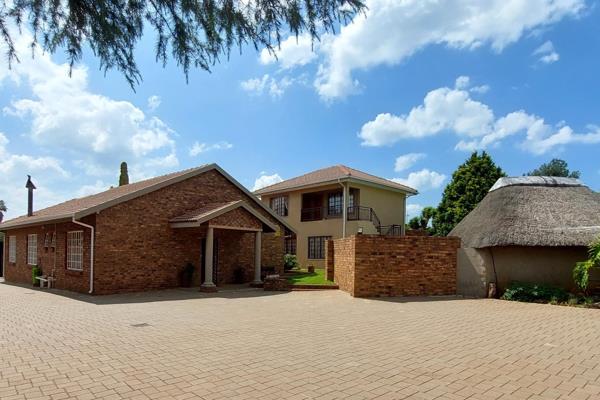 This well maintained house with a guest house is situated on a busy street in Zwartkop, located close to Centurion mall, main routes ...