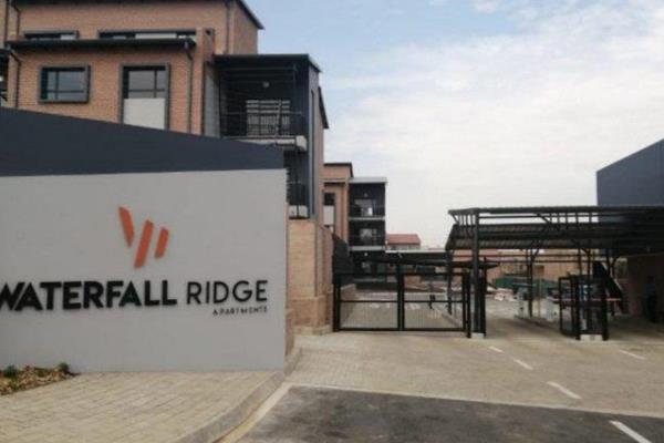 Modern and stylish 2 bed 2 bath ground floor apartment for sale in Waterfall Ridge Complex,  Midrand. This neat 60sqm apartment has ...