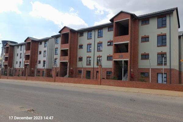 A beautiful Orlando towers lifestyle estate. It is near Bara mall, UJ, Bara Hospital and Dr Matseke Hospital. It is a walking distance ...